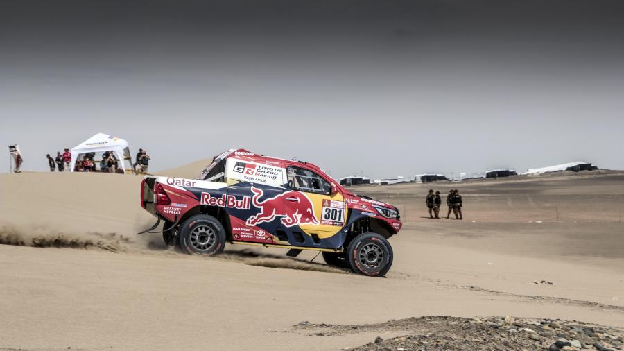  Toyota Hilux Evo Rally Dakar 2018 года  (фото 3 из 6)